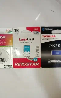 ۲ عدد فلش ۱۶ و ۱ فلش ۸ گیگ