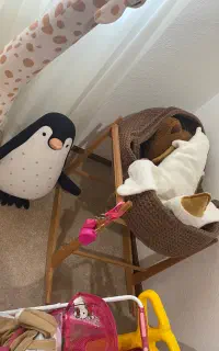 گهواره به همراه پایه چوبی