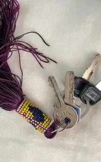 ی دسته کلید با آویز زندانباف پیدا شده