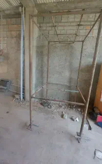 پایه آهنی مناسب برای منبع آب تانکر .پرنده و..