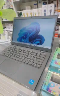 لپ تاپ i5 نسل یازده ۸G رم و قوی