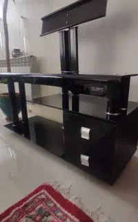 میز تلویزیون شیشه ای مشکی مدل ULTIMAT، سالم و شیک