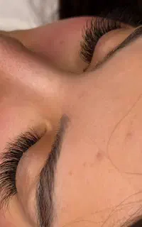 آموزش اکستنشن مژه و لیفت مژه و ابرو با مدرک معتبر