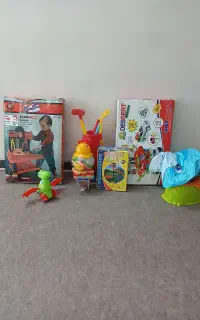 مقداری اسباب بازی، ابزار سوپر مارکت بسکتبال و ...