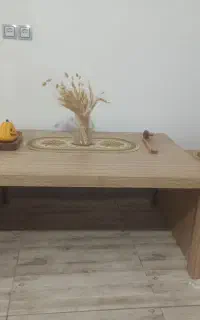 میز و ۴ عدد گل میز