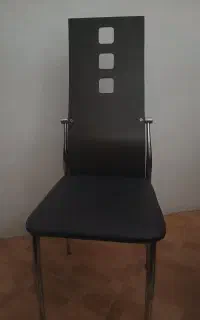 صندلی چوبی