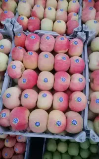 سیب دورنگ آذربایجان درجه1