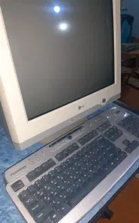 مانیتور و میز  کامپیوتر