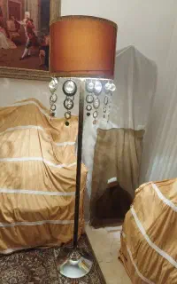 آباژور ایستاده