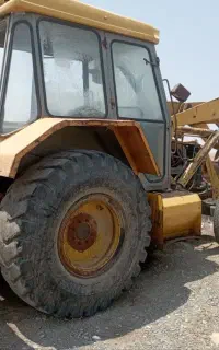 بیل بکهو ۶ سیلندر TDL۱۳۰ مدل ۸۴