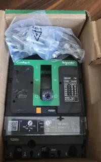 کلید کامپکت سه پل اشنایدر NSX250F36KA آکبند