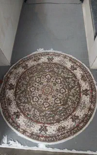 یک عدد فرش گرد سالم