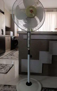 پنکه پارس خزر ایستاده