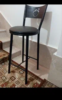 یک عدد صندلی اپن فلزی