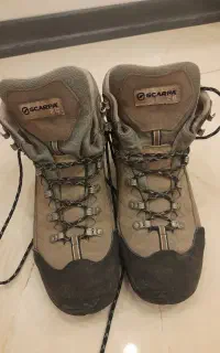 کفش کوهنوردی اسکارپا سایز ۴۶  طبق عکس
