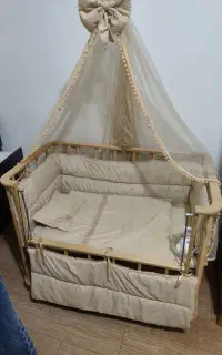 تخت نوزاد رنگ کرم بدون استفاده
