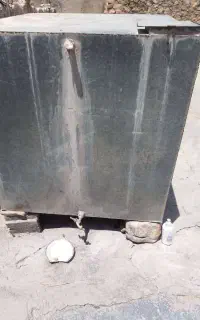 منبع فلزی آب