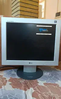 مانیتور در حد نو