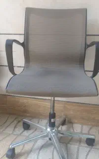 صندلی اداری کارمندی سالم توری