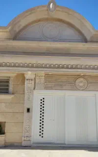 کارگر کاشی کاری وسنگکاری