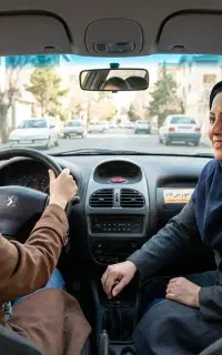 آموزش رانندگی ویژه ی بانوان با مربی باتجربه خانم