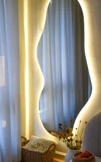 آینه دفرمه پنجره
