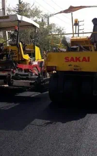 آسفالت کاری و پخش تراشه شرکت راهسازی توپکا