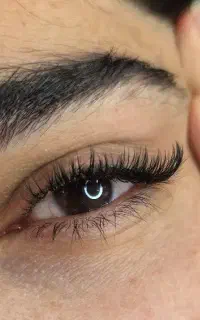 اکستنشن و لیفت و لمینت مژه و ابرو