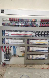 مونتاژ و تعمیر تابلو برق صنعتی
