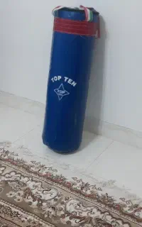 کیسه بوکس و کلاه تکواندو