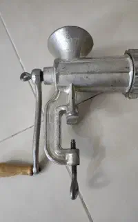 چرخ گوشت دستی