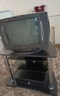 تلویزیون و میز