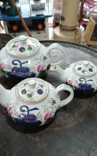 قوری قدیمی انگوری و گلسرخی قدیمی