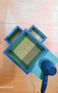 جای سشوار و شانه آرایشگاه