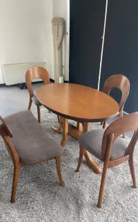 میز صندلی چوبی
