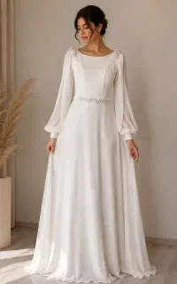 پیراهن مجلسی و کت و شلوار سفید