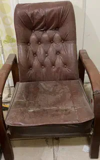 صندلی چرم‌قدیمی