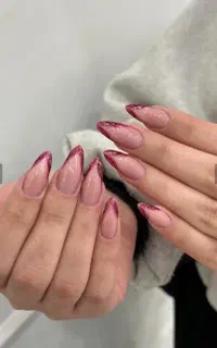 آموزش کاشت ناخون ومژه هم بصورت حضوری هم مجازی