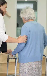 کاردرمانی و فیزیوتراپی در منزل