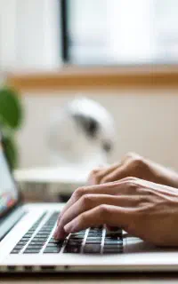 خدمات دانشجویی (ورد، پاورپوینت) و صفحەآرایی کتاب