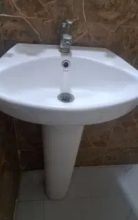 روشویی کار کرده بدون شیر آلات