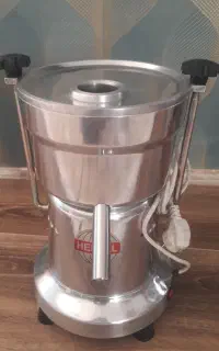 اب میوه گیر