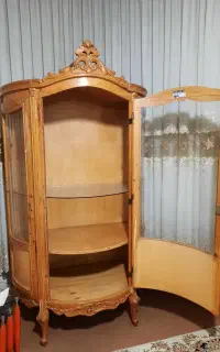 ویترین بوفه چوب‌ نراد