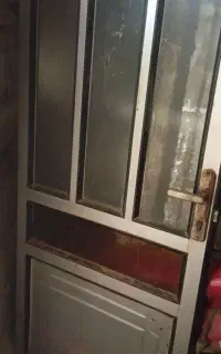 درب آلومینیومی قدیمی۹۰در۲/۷۰سالم ،چپ بازشو هست