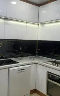 اجرا نصب برچسب کابینت بین کابینی ماربل کاغذ دیواری