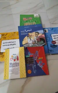 تعدادی کتاب بفروش میرسد
