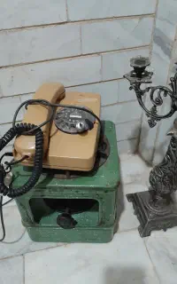 تلفن رومیزی قدیمی
