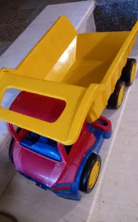 کامیون بزرگ اسباب بازی