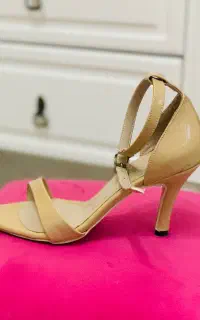 کفش پاشنه بلند