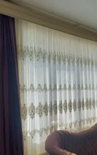 پرده سالم وتمیز با بغل پرده هاش